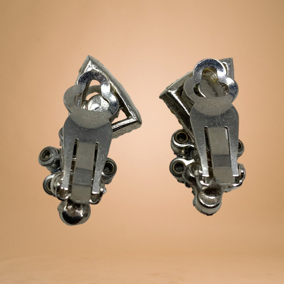 Vintage 1960's Aurora Borealis Crystal Cluster Earrings Clip On Runway Couture - Picture 3 of 5